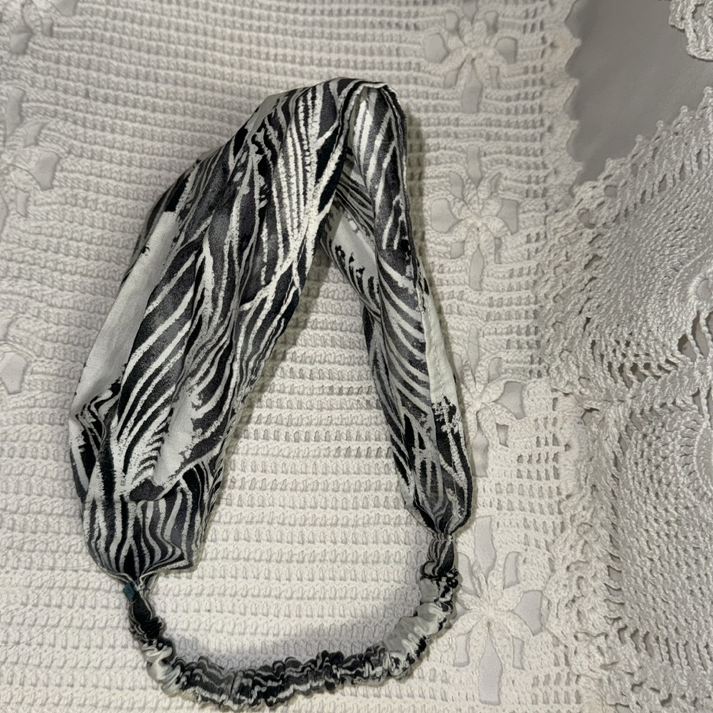 Kahele Maui Handmade Headwrap Black & White Waves Print OS - Picture 6 of 13